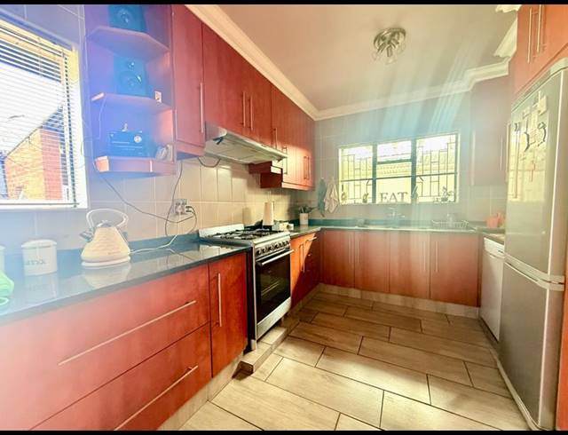 3 BEDROOM HOUSE FOR SALE IN VANDERBIJLPARK CW 5